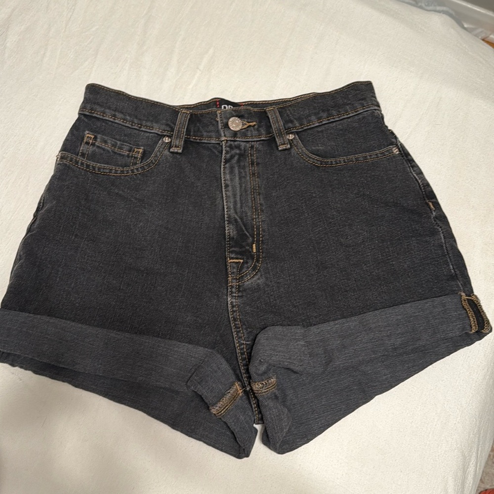 BDG mom high rise black shorts 27